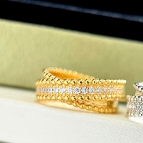 Gold ring and silver ring - Picture 1 of 2